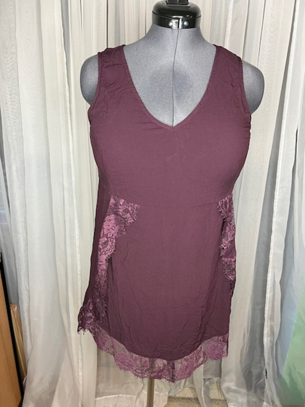 Soft Surroundings tank top lace sides hem purple